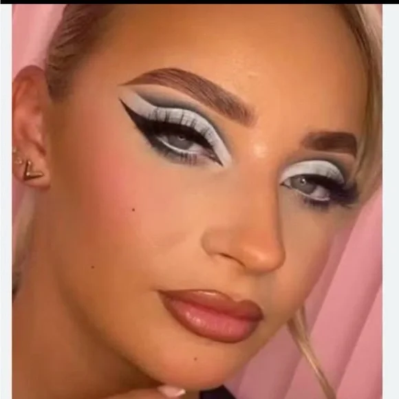 P. Louise Mystic Moonlight Eyeshadow Palette BNIB - Picture 4 of 15